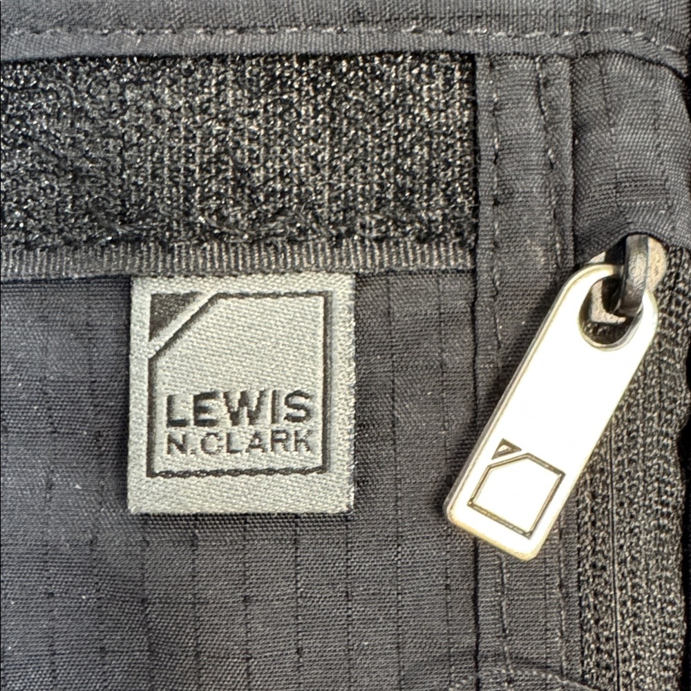 Lewis N. Clark - Black Crossbody Travel Pouch RFID certified - Picture 5 of 6